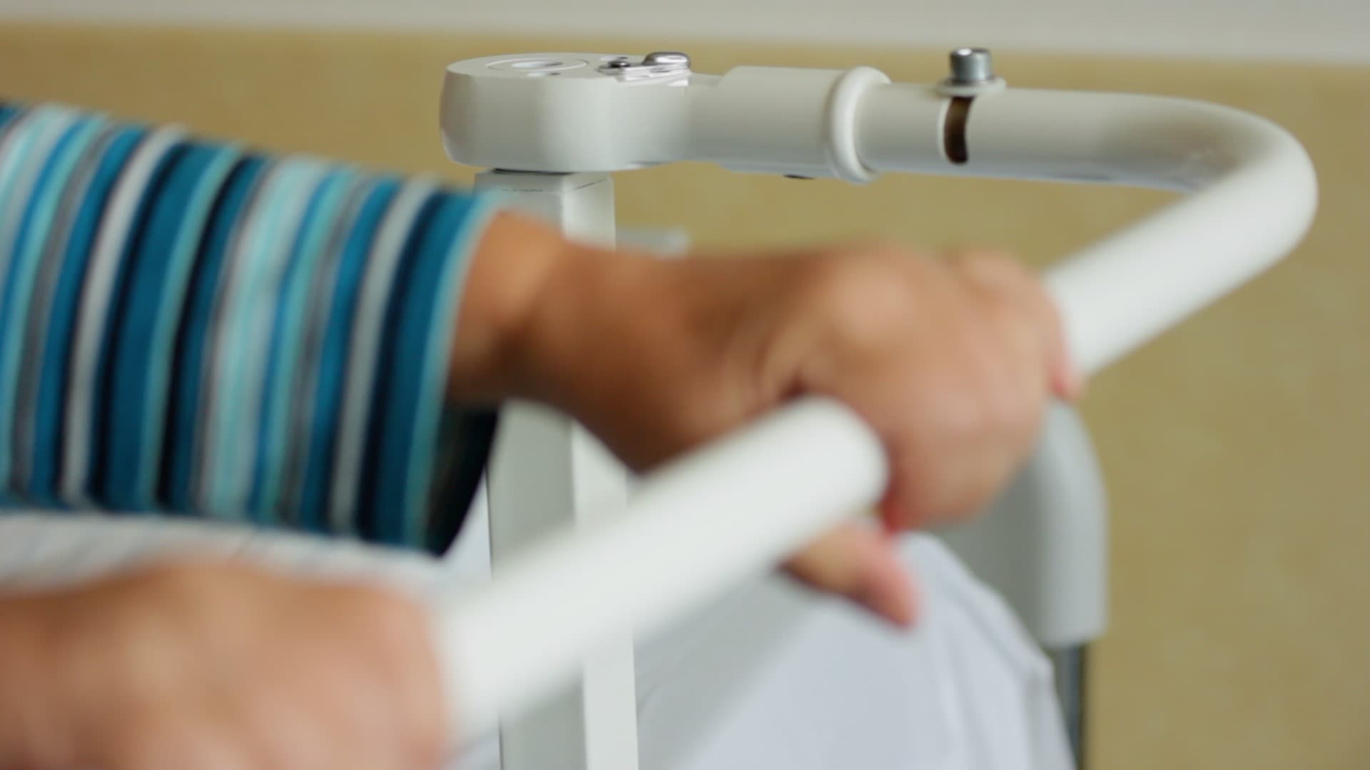 Hands on Trudi Aufstehhilfe